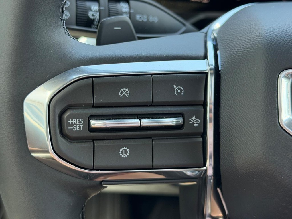 GMC Acadia Vehicle Image 12