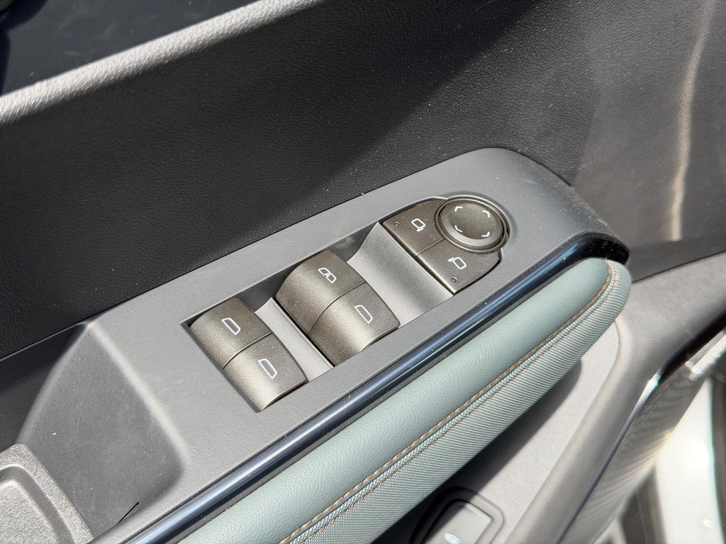 GMC Acadia Vehicle Image 09
