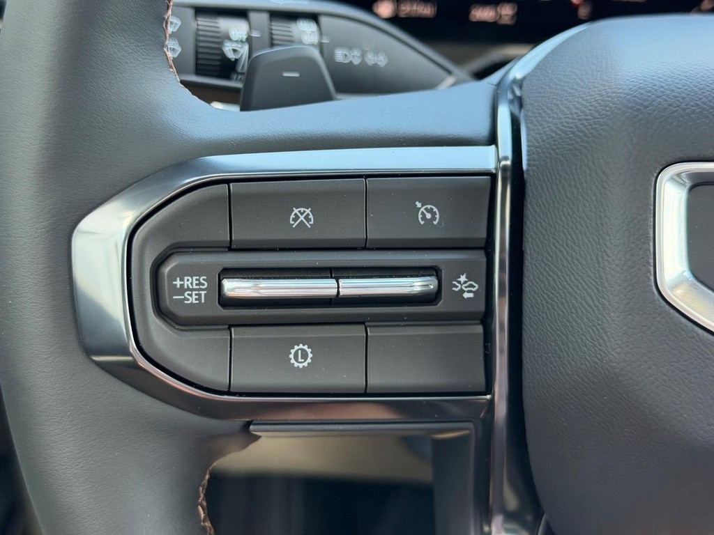 GMC Acadia Vehicle Image 11