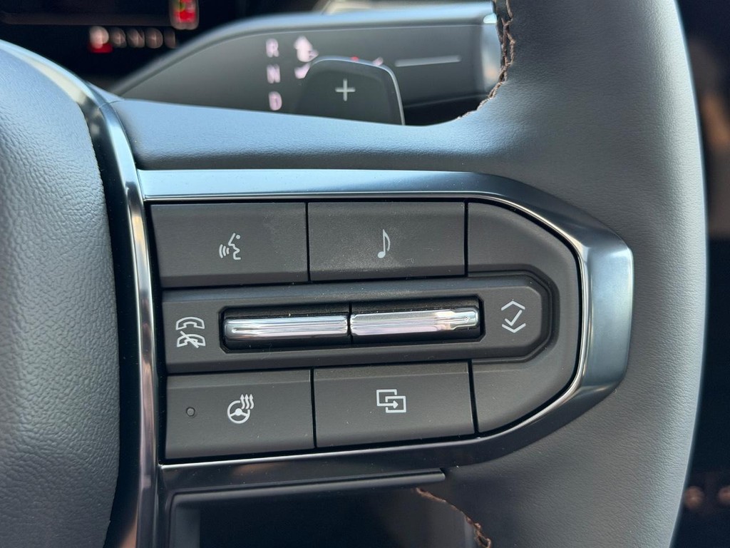 GMC Acadia Vehicle Image 12