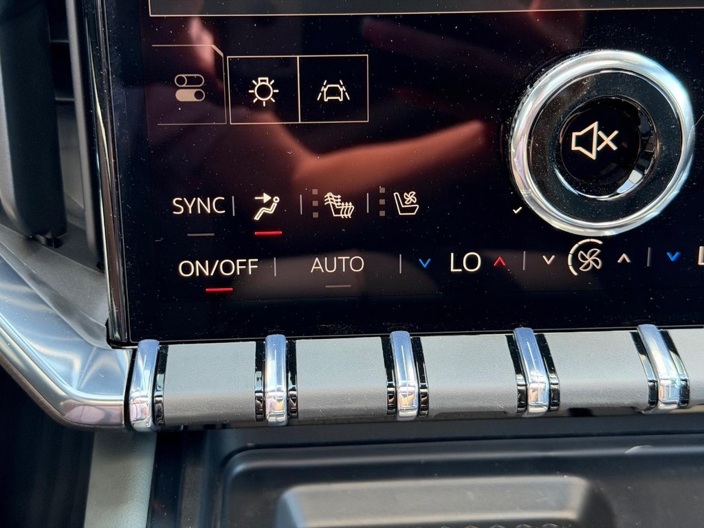 GMC Acadia Vehicle Image 14