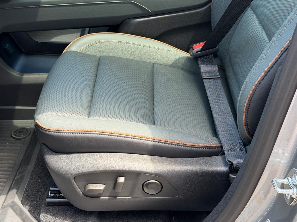 GMC Acadia Vehicle Image 15