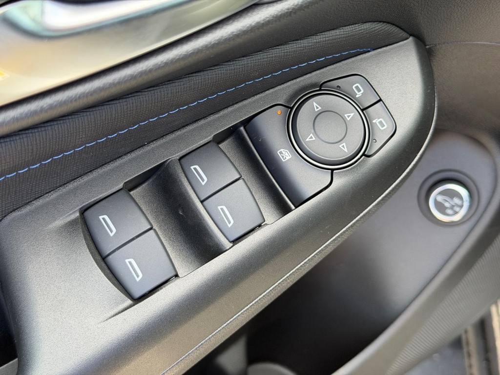 Buick Envista Vehicle Image 09