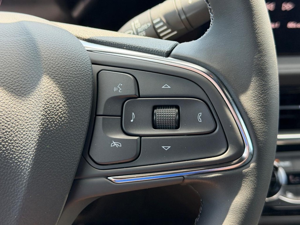 Buick Envista Vehicle Image 11