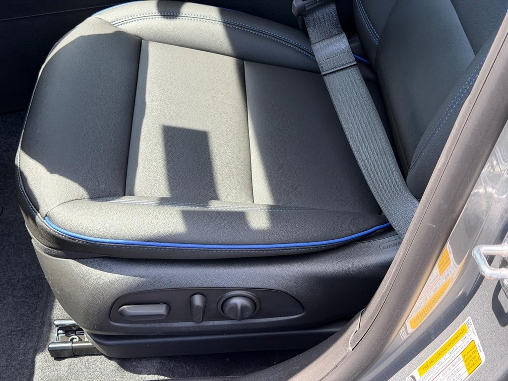 Buick Envista Vehicle Image 14