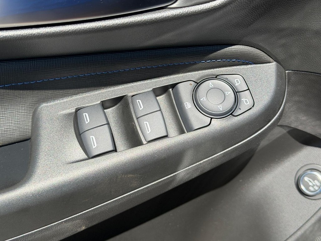 Buick Envista Vehicle Image 09