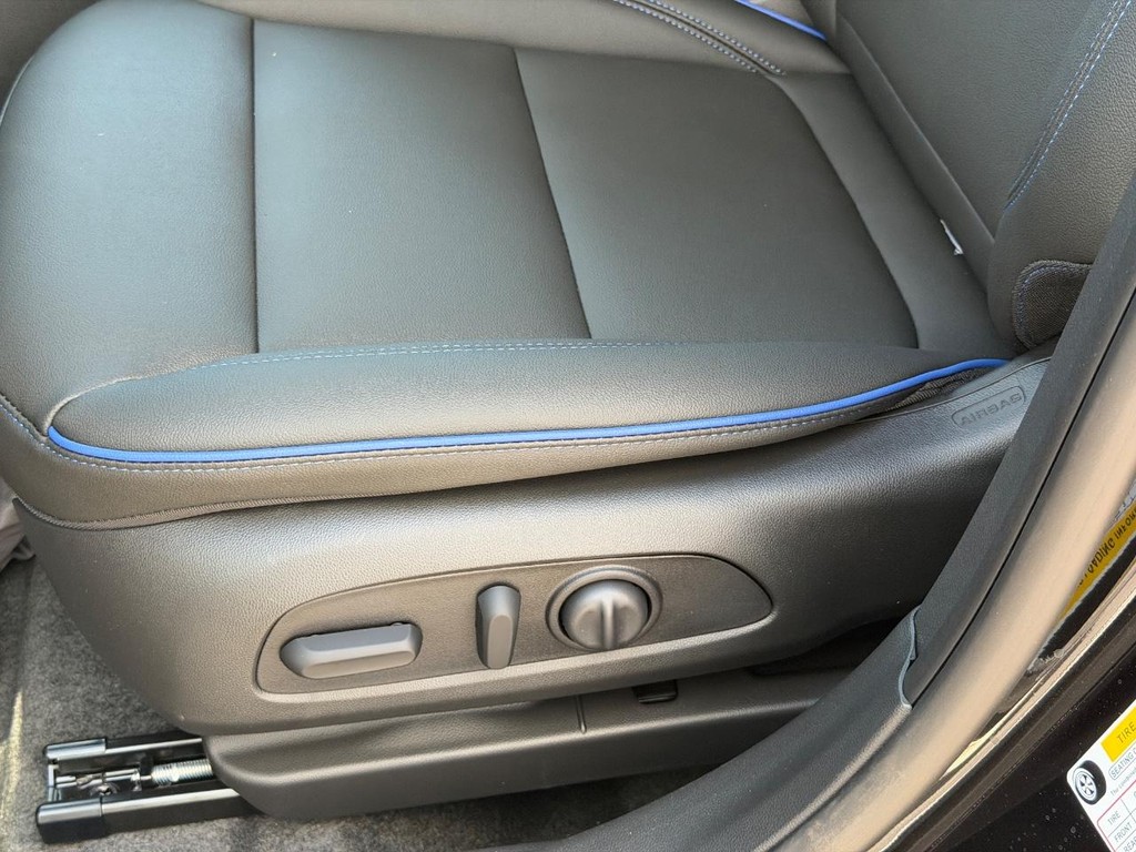 Buick Envista Vehicle Image 15