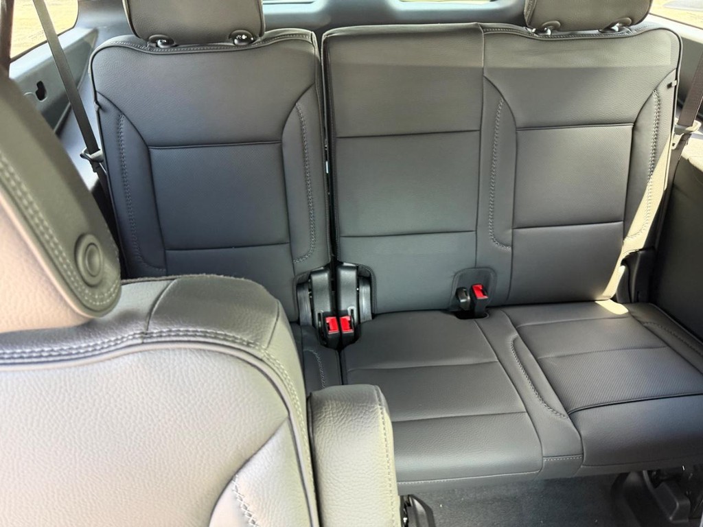 GMC Yukon XL Vehicle Image 05