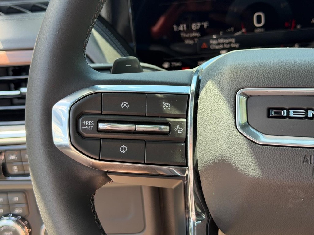 GMC Yukon XL Vehicle Image 14