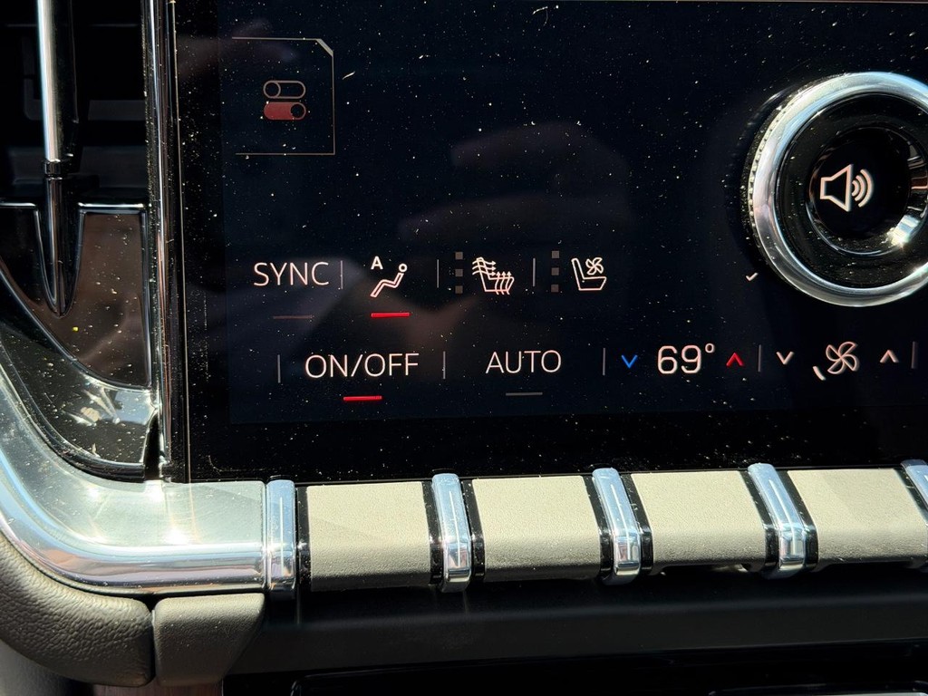 GMC Yukon XL Vehicle Image 17