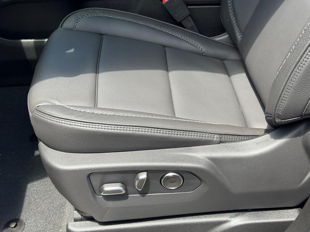 GMC Yukon XL Vehicle Image 18
