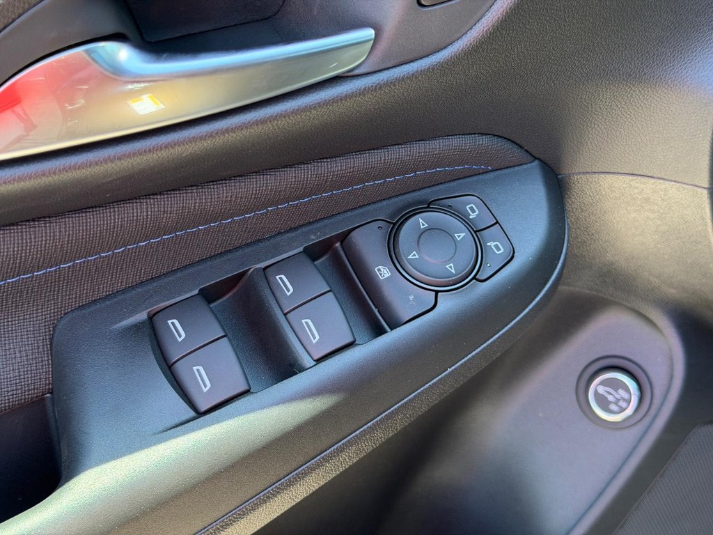 Buick Envista Vehicle Image 10