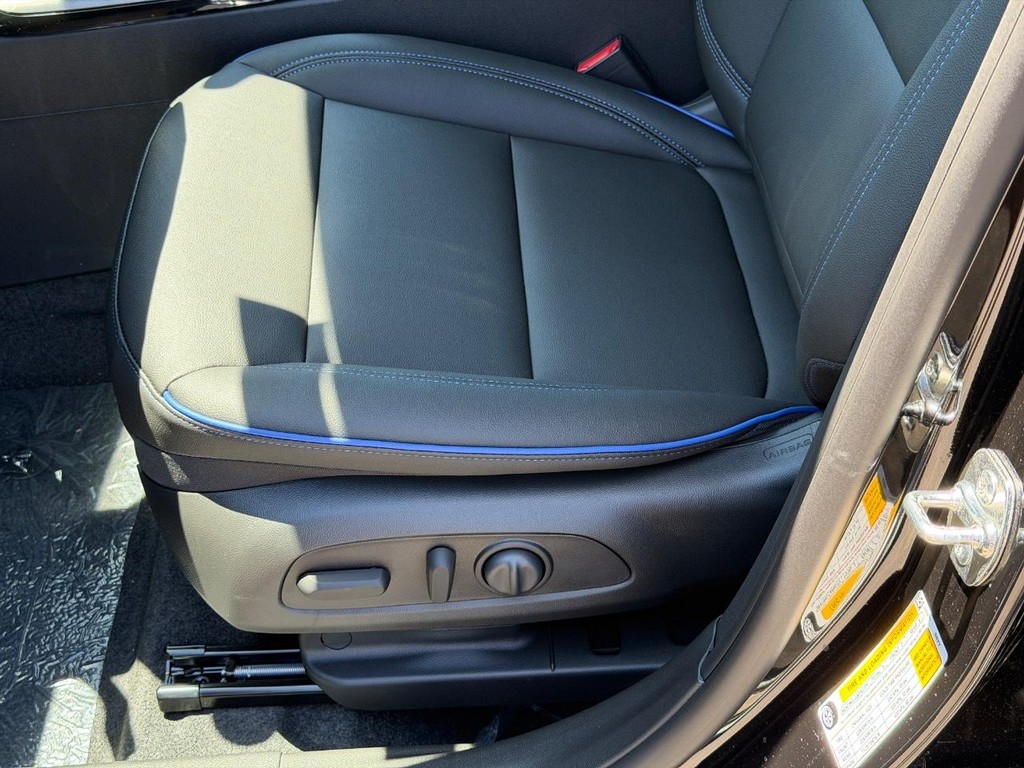 Buick Envista Vehicle Image 11