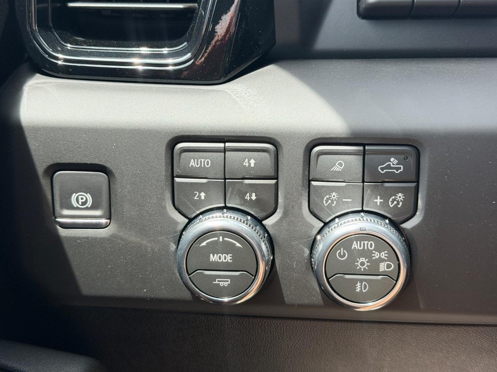 GMC Sierra 1500 Vehicle Image 11