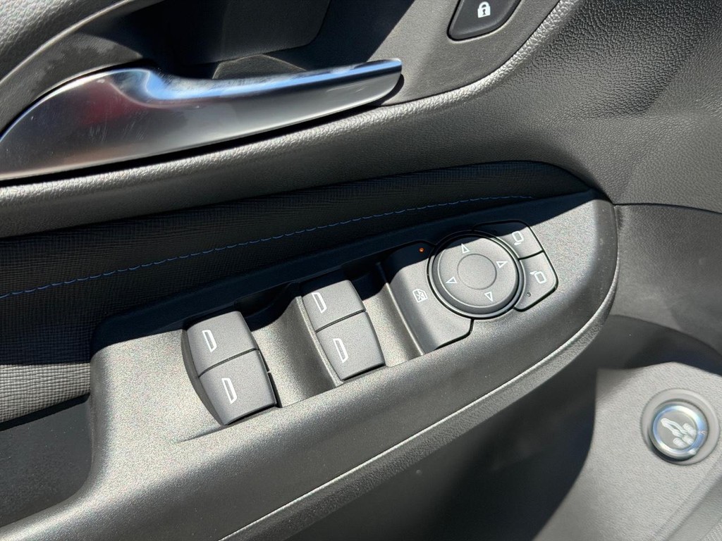 Buick Envista Vehicle Image 09