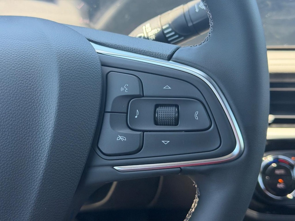 Buick Envista Vehicle Image 11