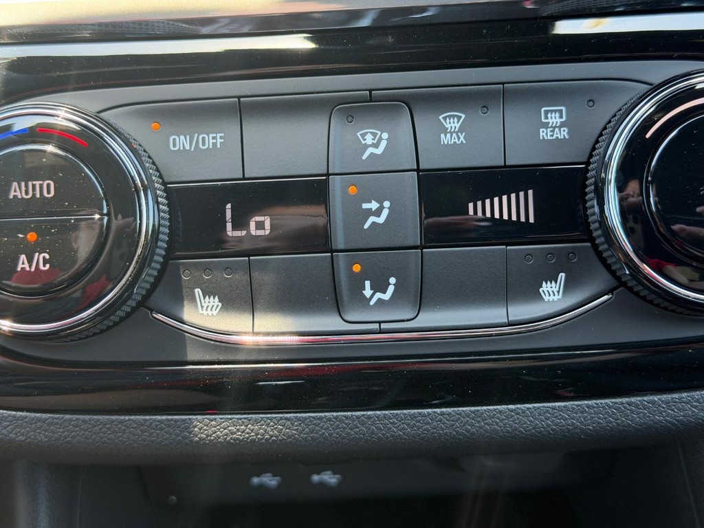 Buick Envista Vehicle Image 13