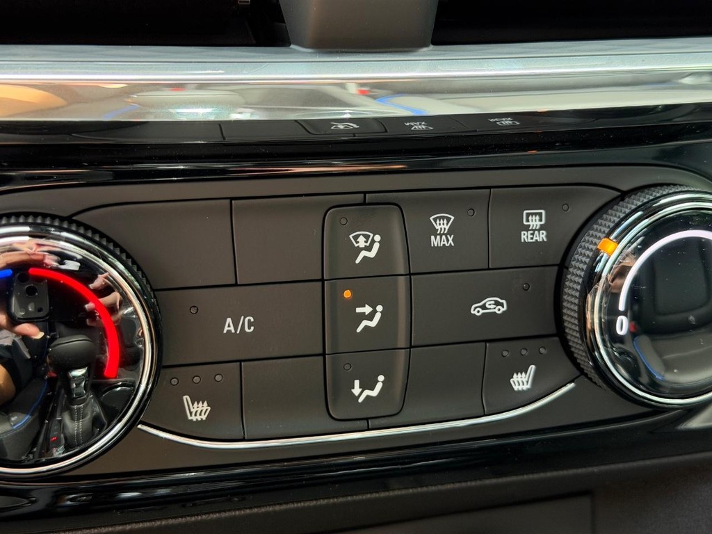 Buick Encore GX Vehicle Image 13