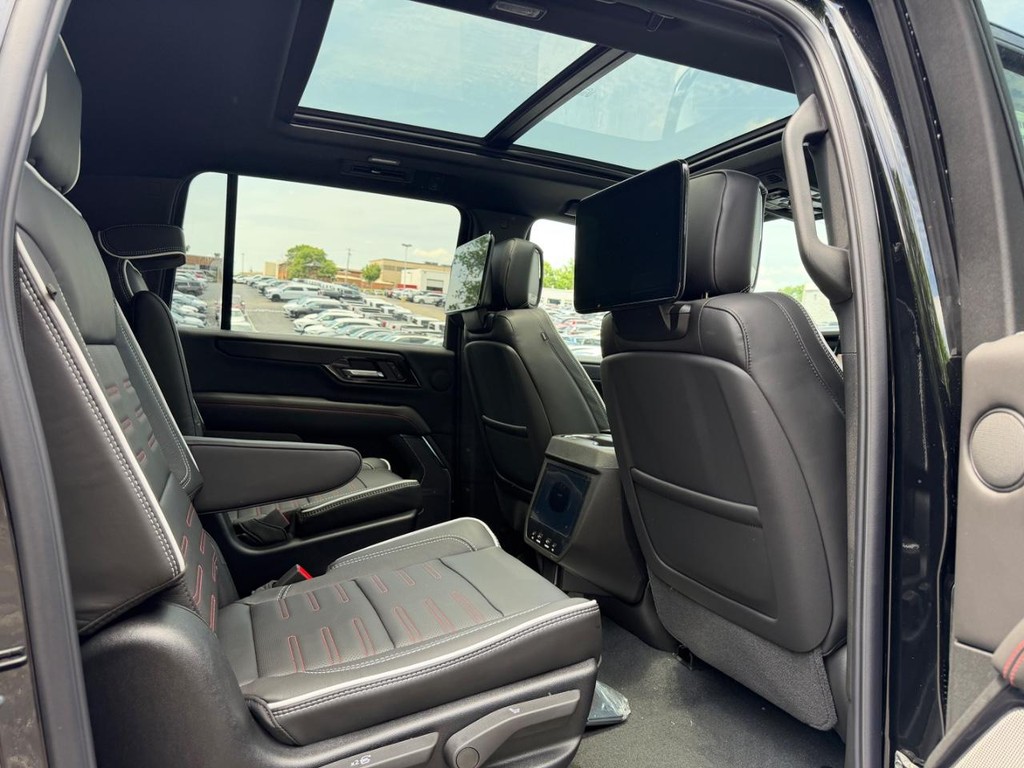 GMC Yukon XL Vehicle Image 04