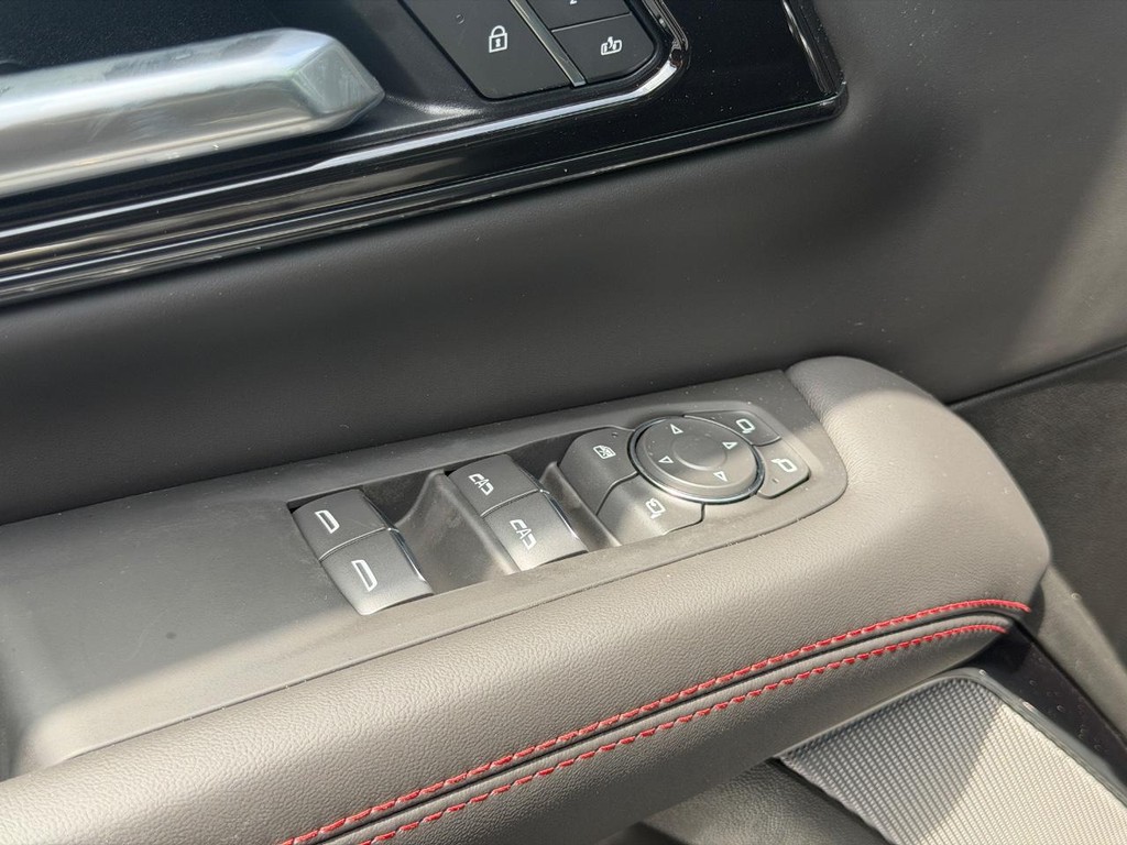 GMC Yukon XL Vehicle Image 13