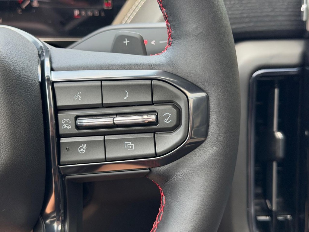 GMC Yukon XL Vehicle Image 17