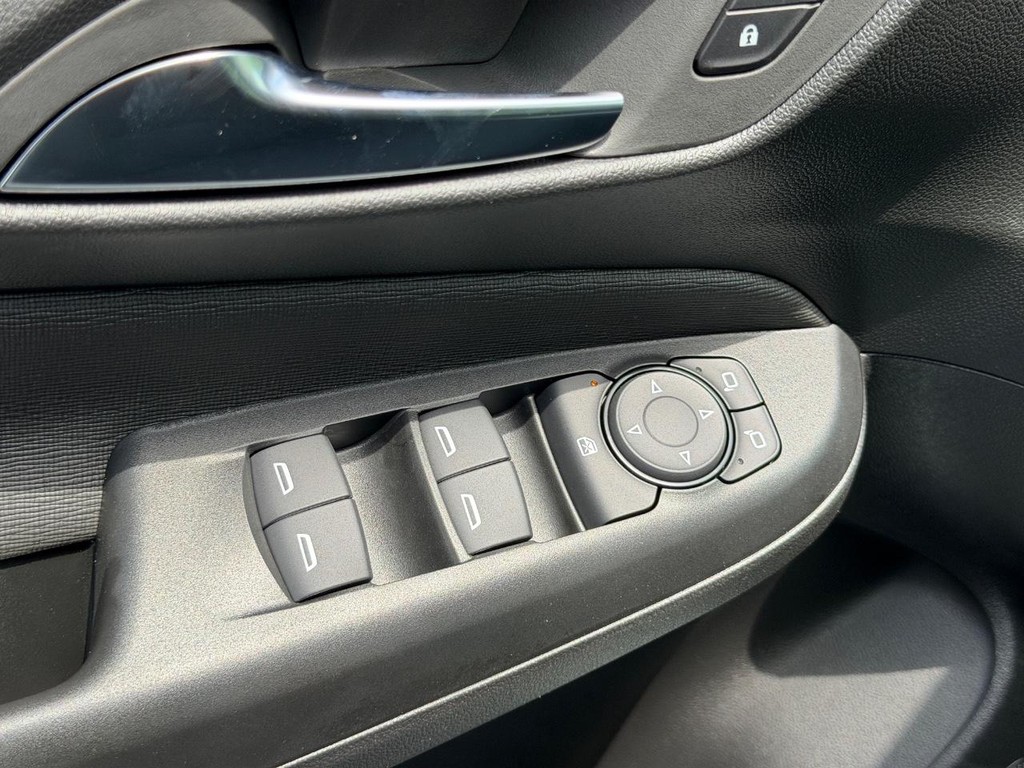 Buick Envista Vehicle Image 10