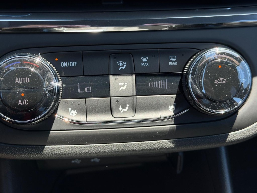 Buick Envista Vehicle Image 14