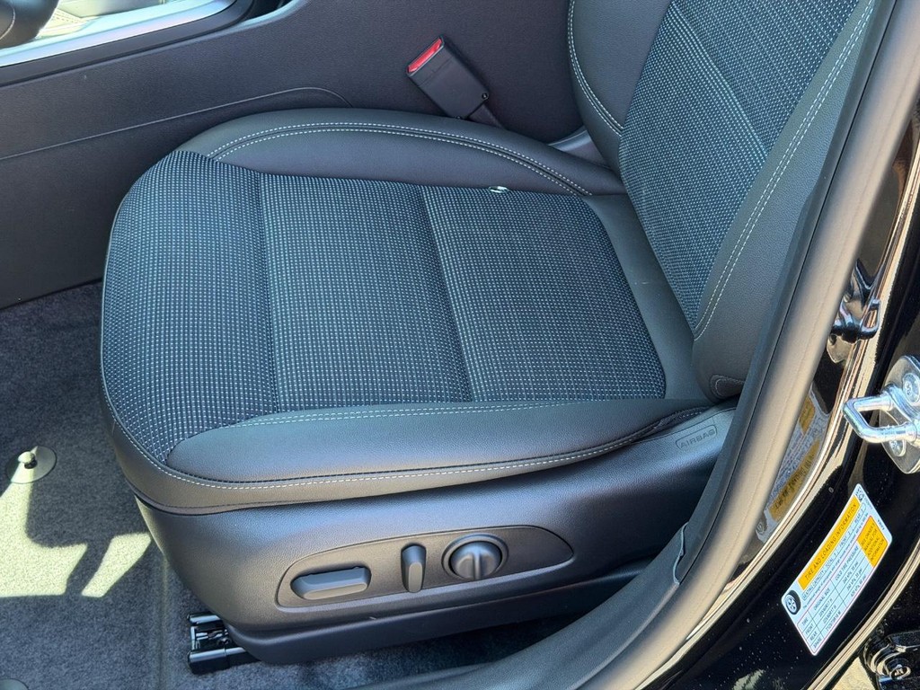 Buick Envista Vehicle Image 15