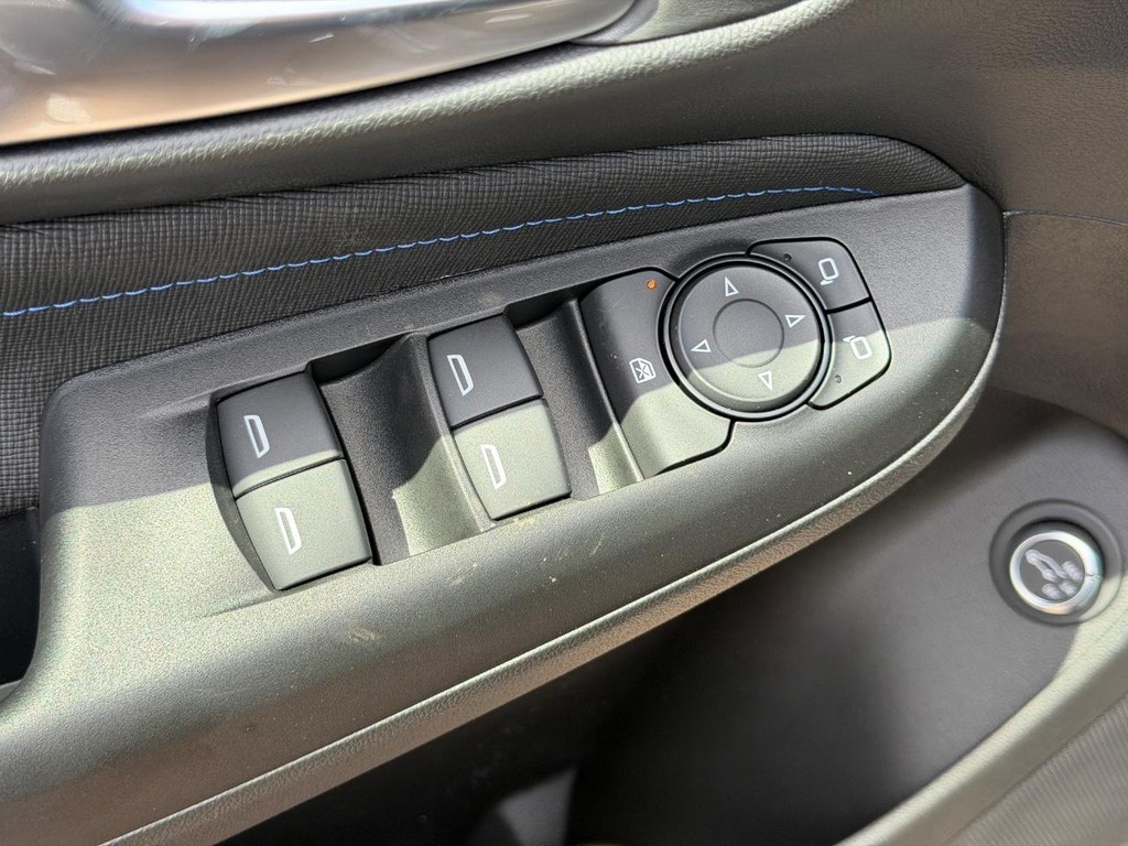 Buick Envista Vehicle Image 09