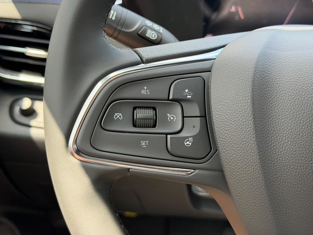 Buick Envista Vehicle Image 10