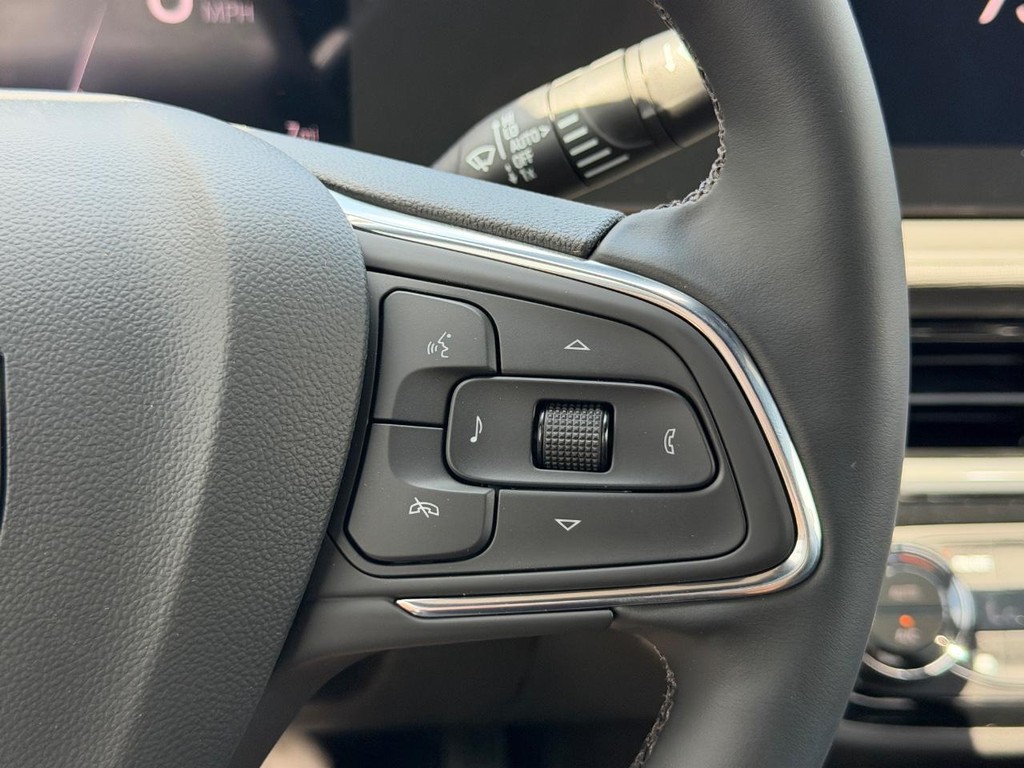 Buick Envista Vehicle Image 11