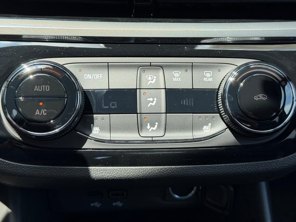 Buick Envista Vehicle Image 13