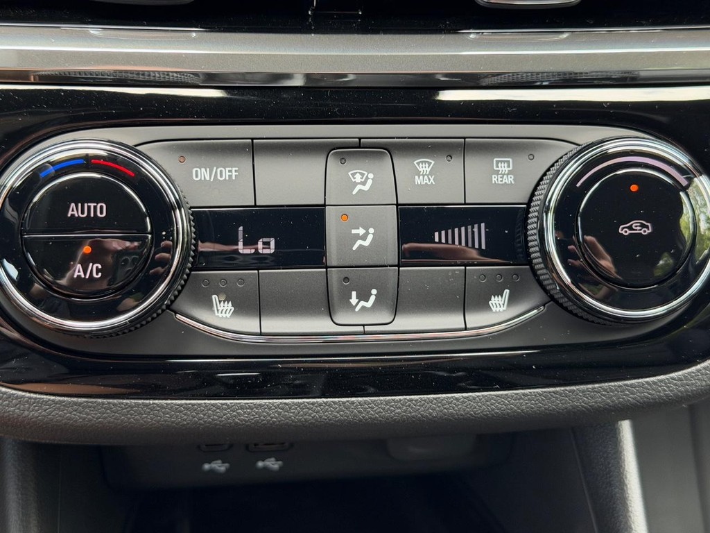 Buick Envista Vehicle Image 12