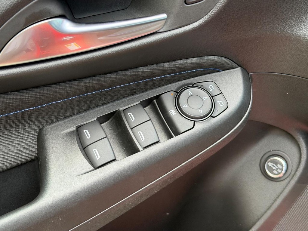 Buick Envista Vehicle Image 09