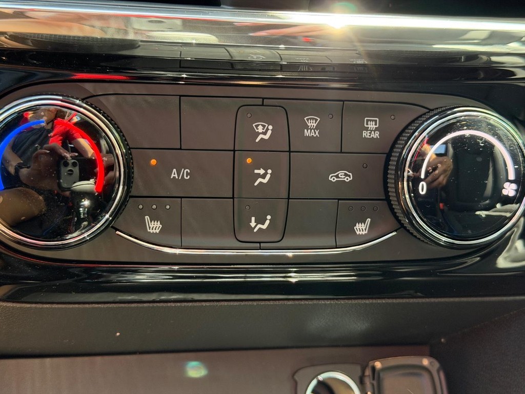 Buick Encore GX Vehicle Image 14