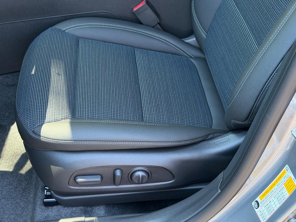 Buick Envista Vehicle Image 14