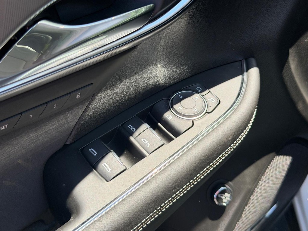 Buick Envision Vehicle Image 10