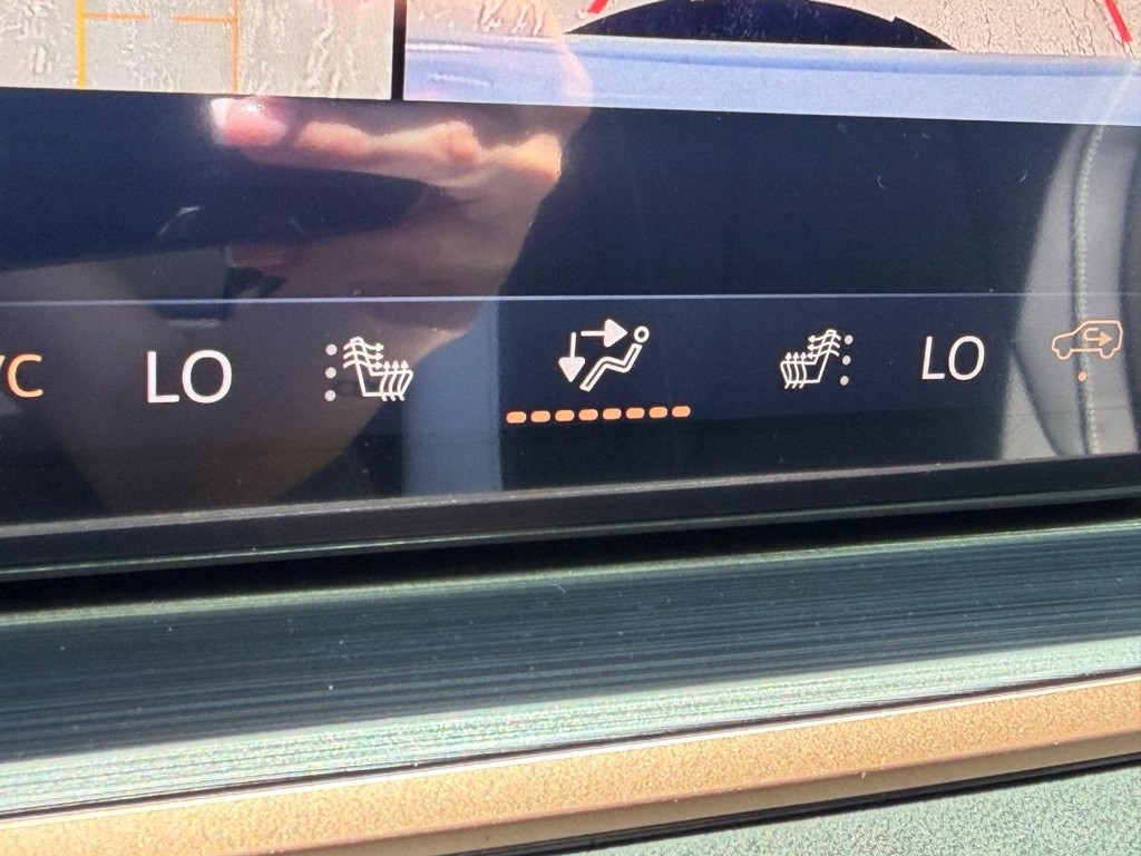 Buick Envision Vehicle Image 16