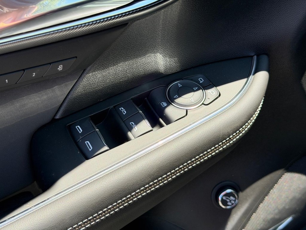 Buick Envision Vehicle Image 09
