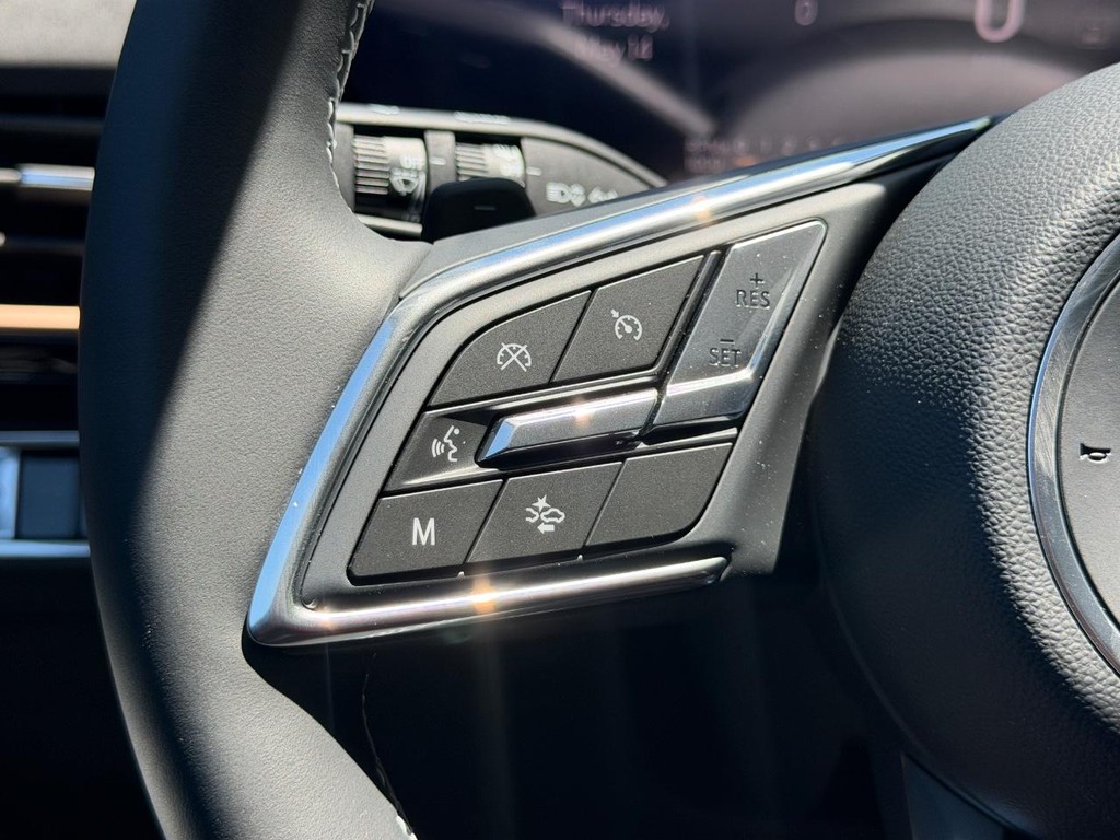 Buick Envision Vehicle Image 12