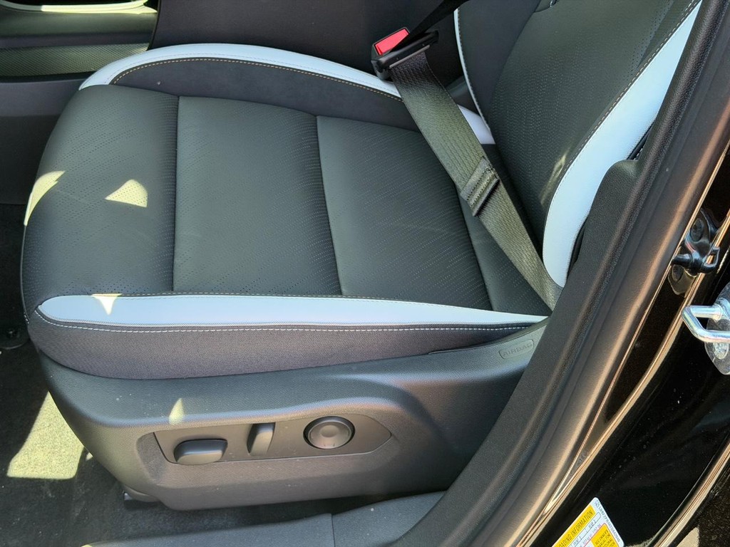 Buick Envision Vehicle Image 16