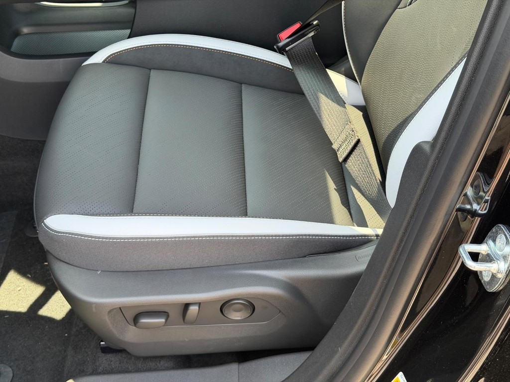 Buick Envision Vehicle Image 14