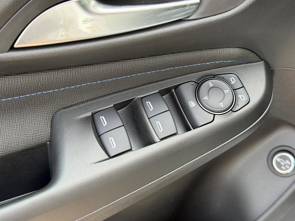Buick Envista Vehicle Image 09