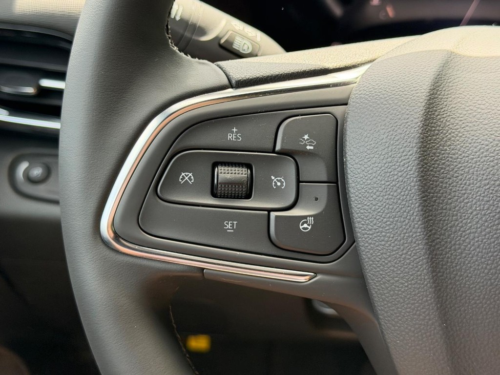 Buick Envista Vehicle Image 10