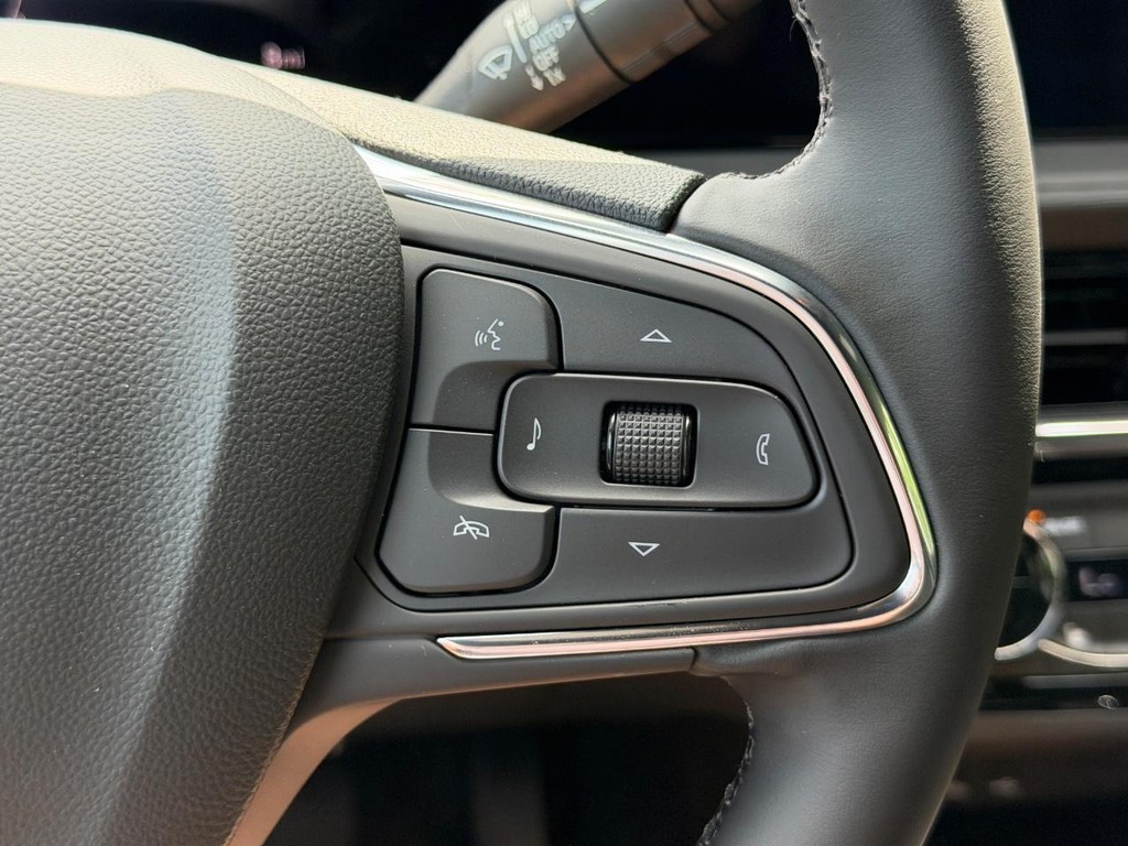 Buick Envista Vehicle Image 11