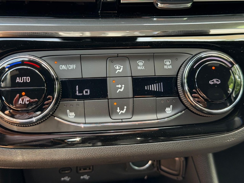 Buick Envista Vehicle Image 13