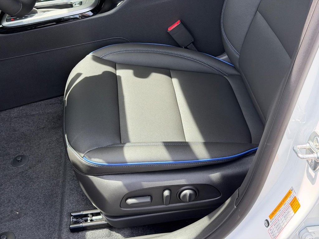 Buick Envista Vehicle Image 14