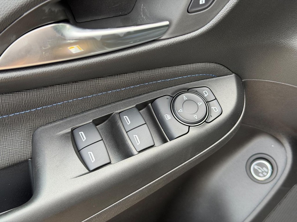 Buick Envista Vehicle Image 09