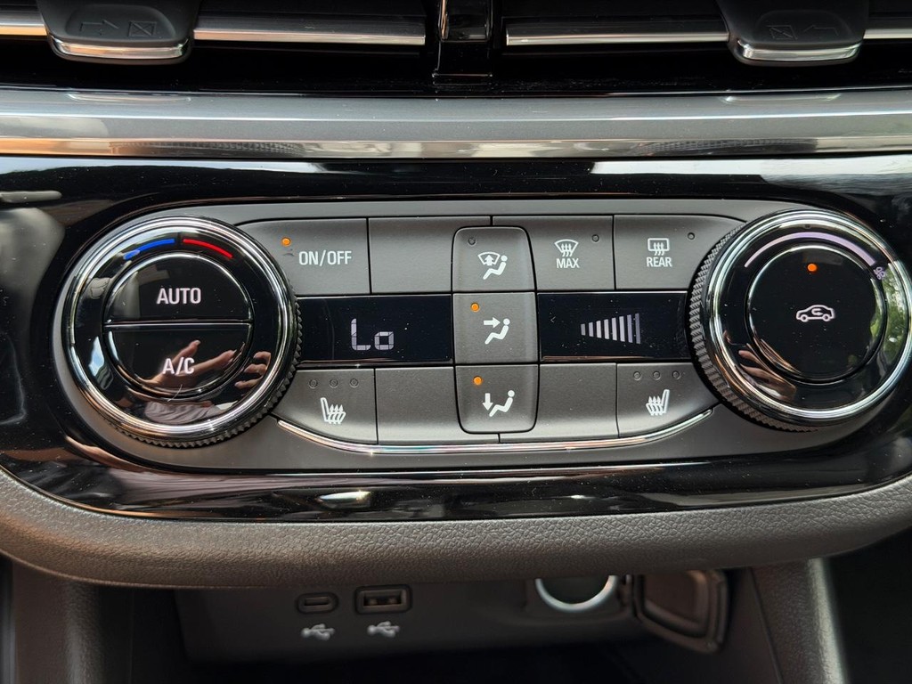 Buick Envista Vehicle Image 13