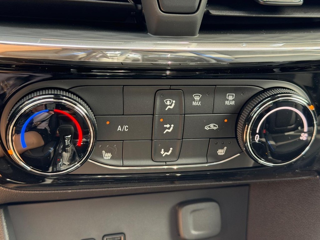 Buick Encore GX Vehicle Image 13